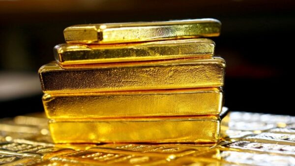 Gold slips, hovers near four-week peak on dovish Jerome Powell