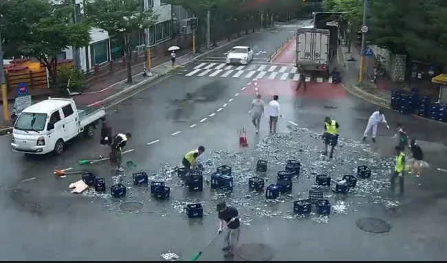 South Korean Beer Company Thanks Good Samaritans Who Helped Clean Huge Spill On Road