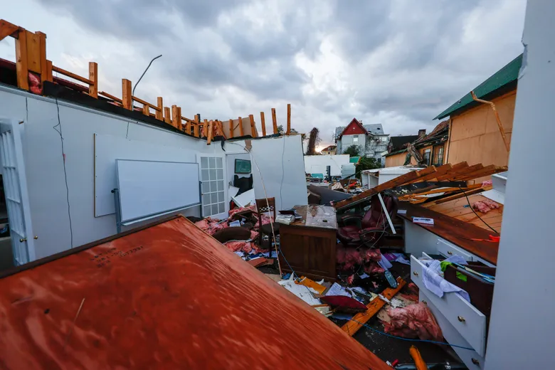 6 killed, houses damaged in Alabama as tornado rips through southeast US