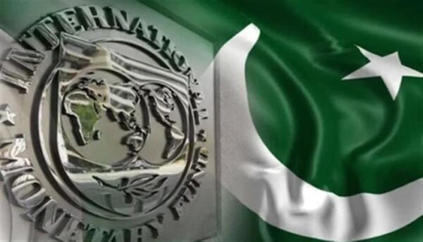 IMF forecasts Pakistan’s economy to slump, inflation to rise