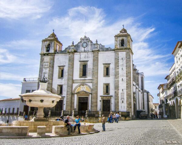 Évora